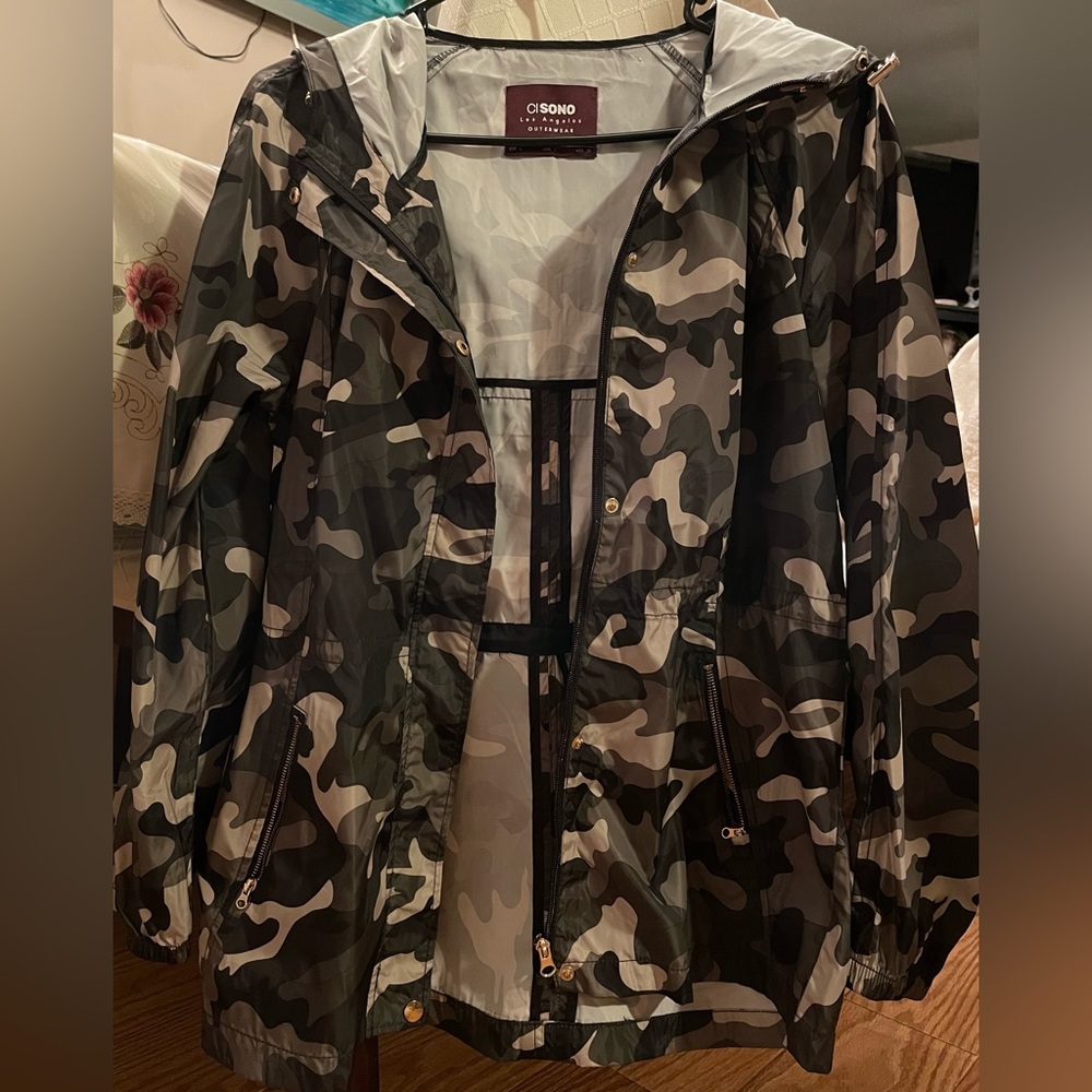 Women’s Lightweight Camo Jacket Size Large